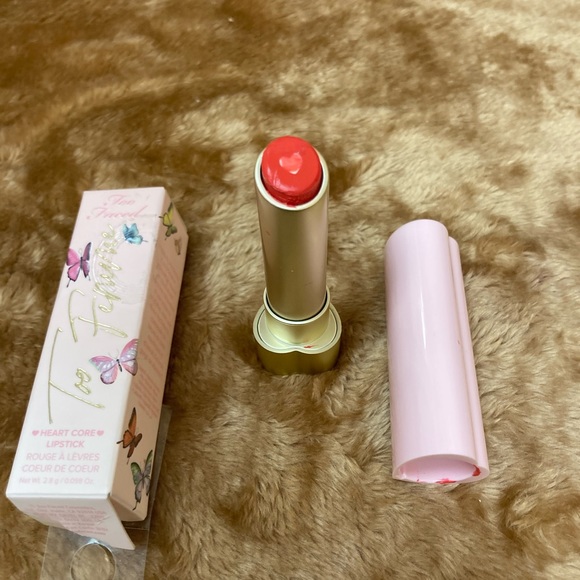 TOO FACED NOTHING COMPARES 2 U LIPSTICK - Picture 5 of 6